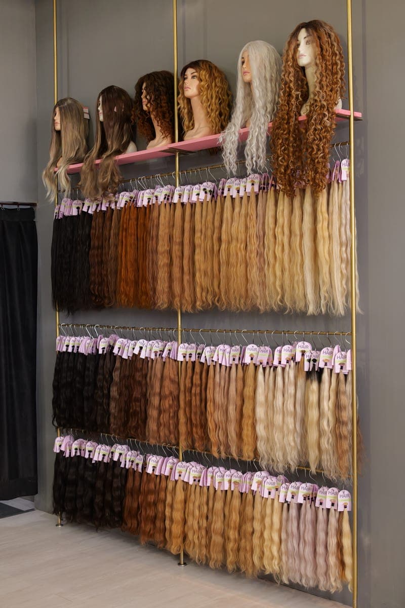 Wig display rack vertical