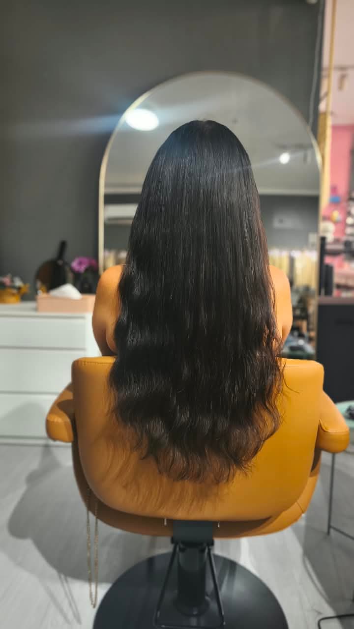 Same client after — long black waves, Keratin Bond double 150 g