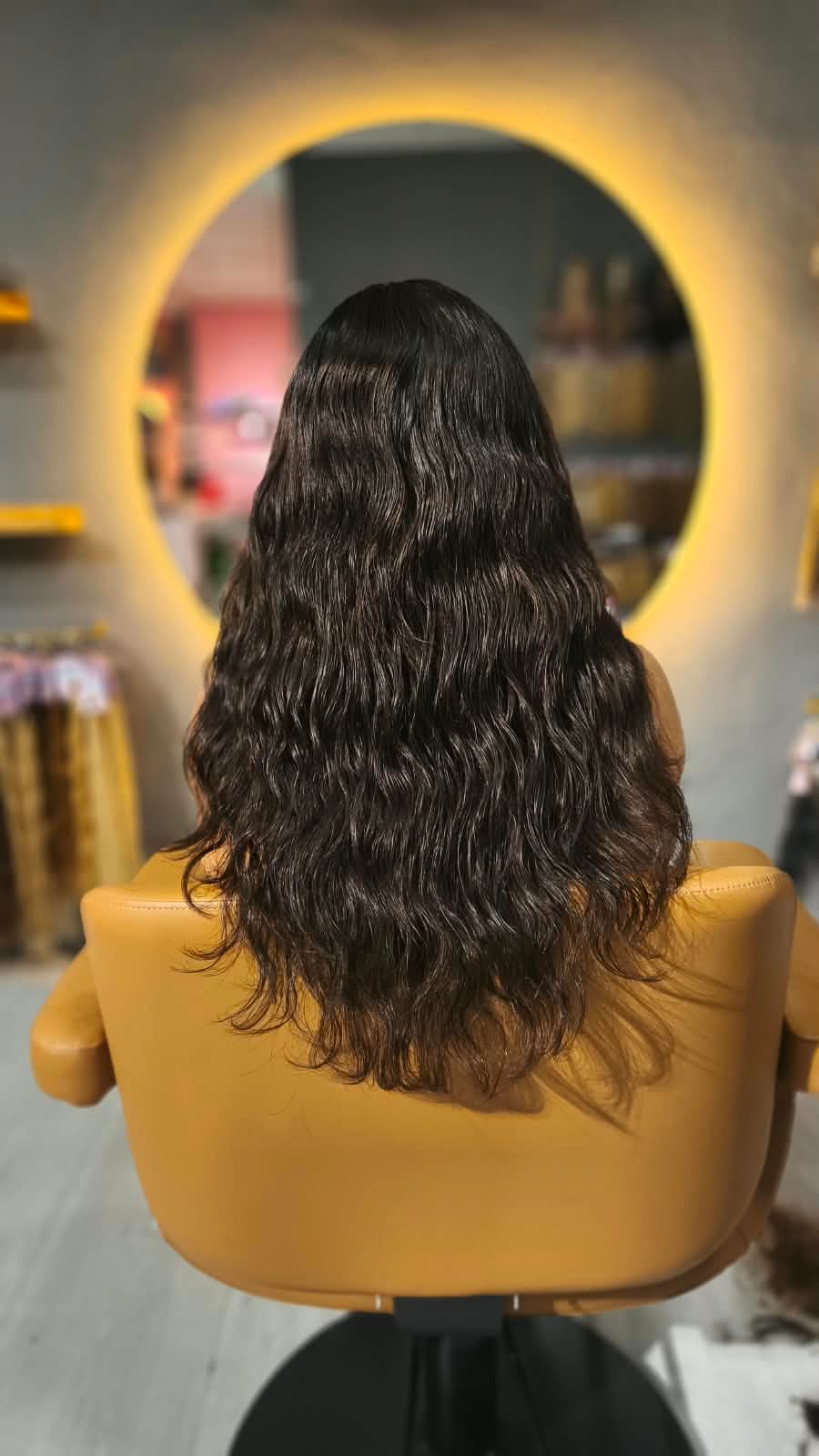 Same client after — long dark waves well past the shoulder blades, Keratin Bond double 150 g