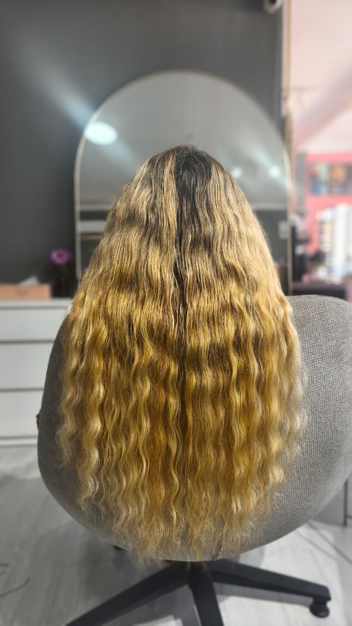 Same client after — long blonde beach waves, Weft 200 g