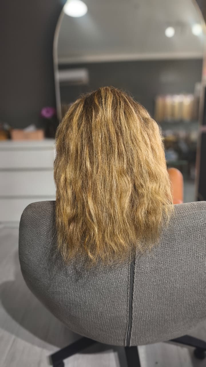 Client before — blonde wavy hair to the shoulders