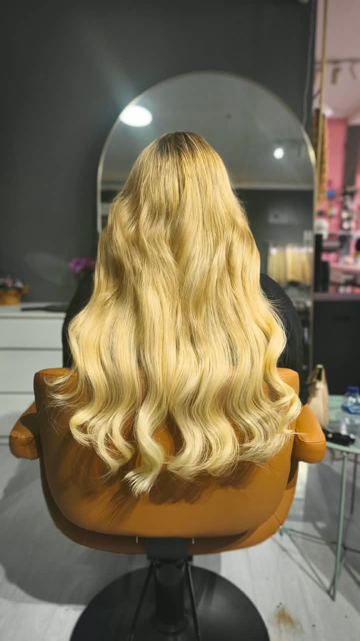 Same client after — long blonde waves with full body, Weft double 150 g