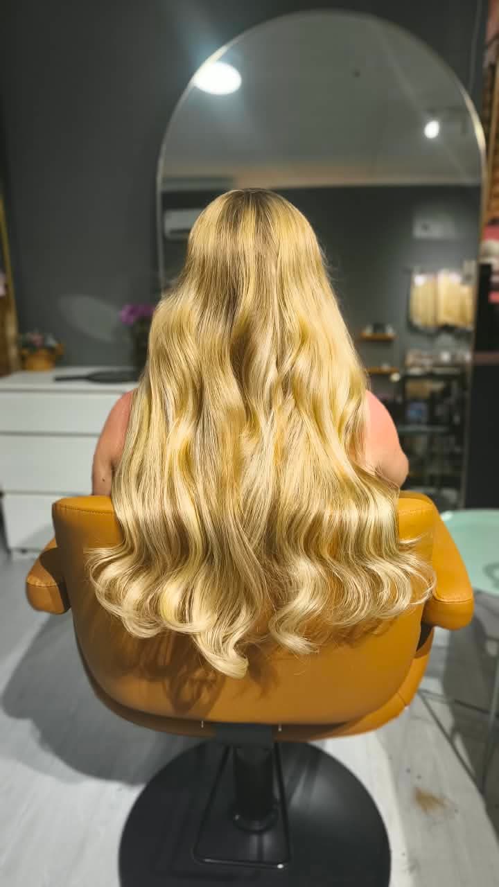 Same client after — long blonde waves, Weft double 150 g